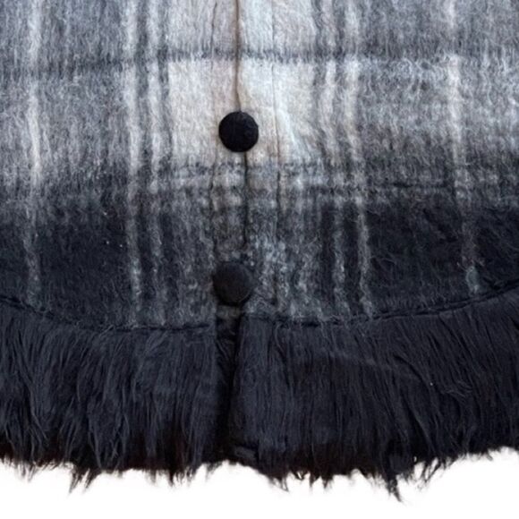 The Farmhouse Rachel Ashwell Mohair Plaid Holiday Tree Skirt Blk Gray 52” NWT - Picture 5 of 12
